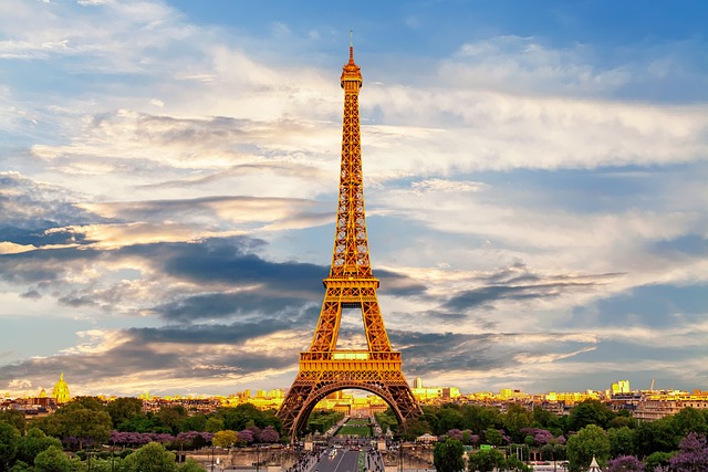 Interrail París. Descubre La Torre Eiffel y el Sagrado Corazón.