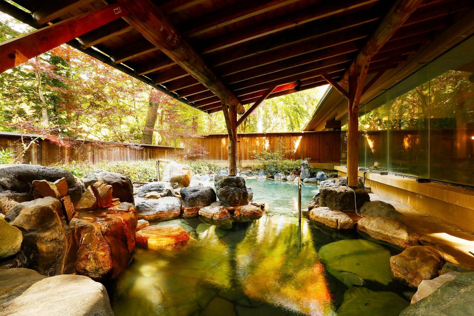 Onsen con vistas al Monte Fuji en Hakone, Japón