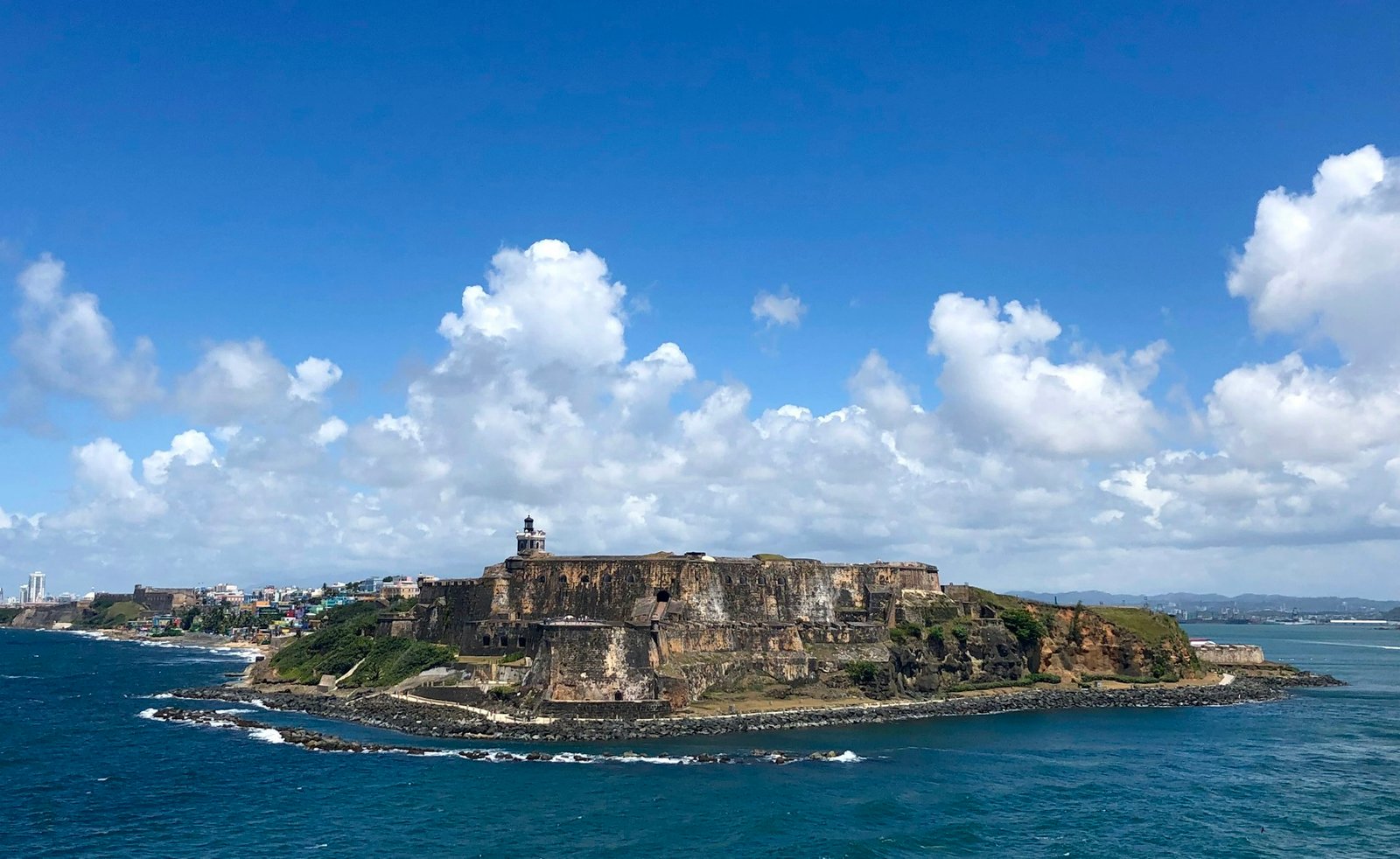 Fortaleza de San Felipe del Morro en San Juan, imagen de la mejor época para viajar a Puerto Rico